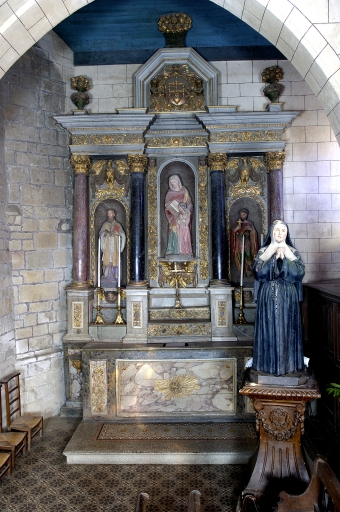 Ensemble de l'autel de la Vierge (autrefois autel de Notre-Dame du Rosaire) : autel, 2 gradins d'autel, degré d'autel