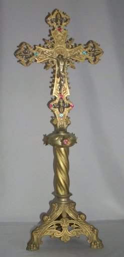 Garniture d'autel 1 : croix d'autel, 6 chandeliers d'autel