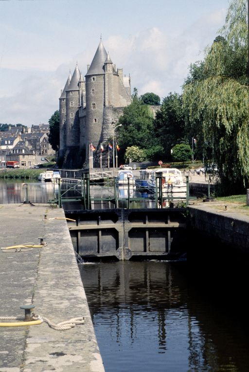 Canal de Nantes à Brest sur le canton de Josselin