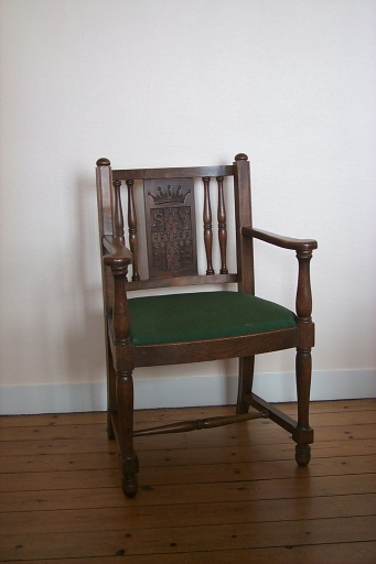 Ensemble d'un fauteuil et d'une chaise