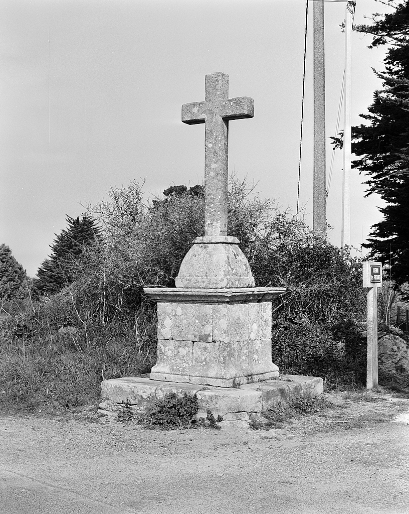 Croix de chemin, rue de l'Armorique ; rue des Fontaines, Kerassel (Sarzeau)