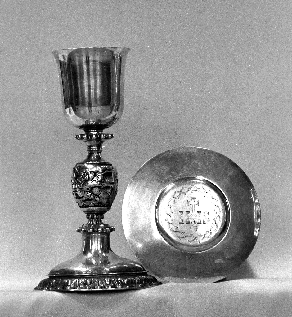 Calice, patène (1), église Saint-Pierre-Saint-Paul, Chapelle Notre-Dame-des-Victoires et ossuaire (Gourin)