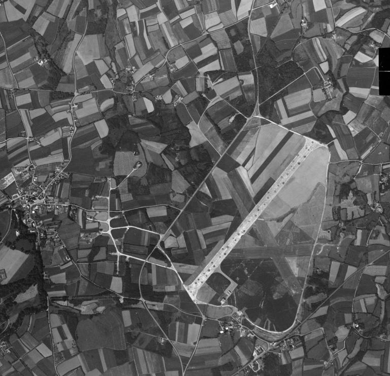 Piste principale de la base aérienne allemande puis de l'aéroport de Morlaix-Ploujean (Morlaix)