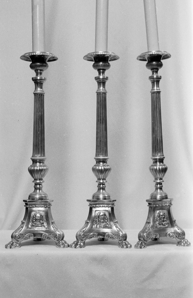 Chandeliers (6, série), église paroissiale Saint-Paul (Paule)