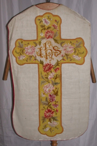 Ornement blanc 2 : chasuble, bourse de corporal, étole, manipule, voile de calice