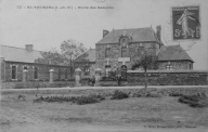 Mairie, écoles et monuments aux morts sur la commune de Saint-Thurial