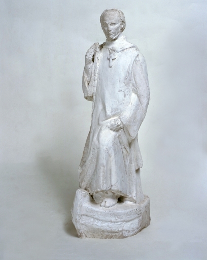Statue : Saint Briac abordant sur une barque (?)
