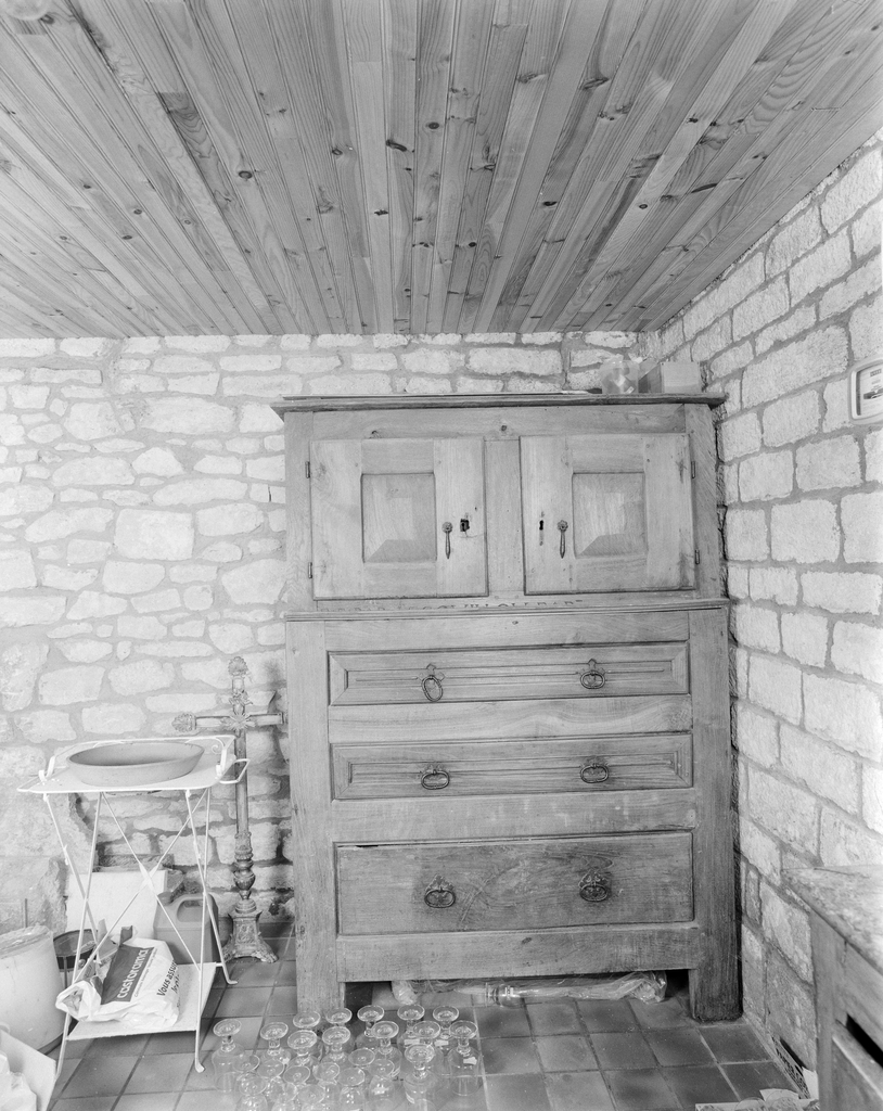 Armoire, chapelle Notre-Dame-de-Locmaria et Notre-Dame-de-Beaupros (Guidel)