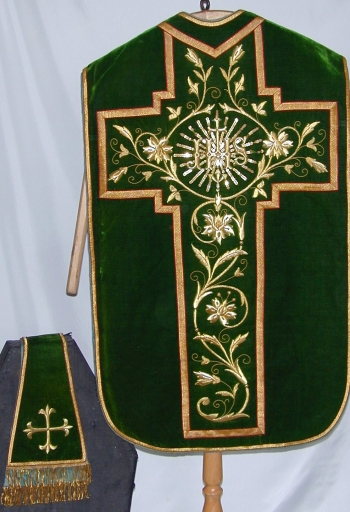 Ornement vert 1 : chasuble, étole