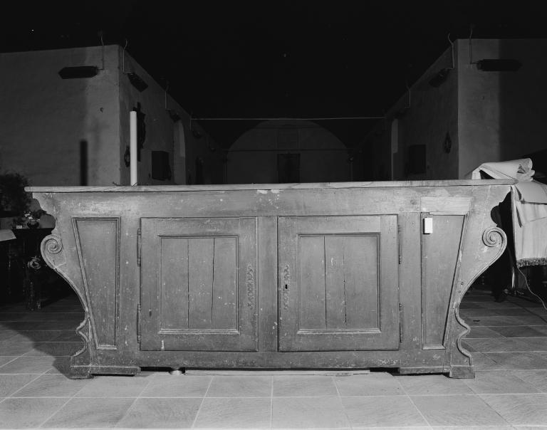 Autel (maître-autel, autel tombeau, de milieu), église paroissiale sainte-Brigitte, sainte-Anne (Noyalo fusionnée en Theix-Noyalo en 2016)