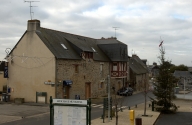Maison, 2 rue des Fontaines ; 10 rue du Gué (Availles-sur-Seiche)