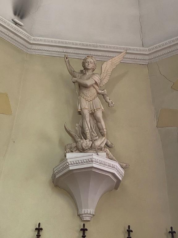 Ensemble de 2 statues : Saint Michel terrassant le dragon, Ange thuriféraire, église Saint-Michel (Glénac fusionnée en La Gacilly en 2017)