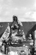 Groupe sculpté (d'applique) : Vierge de Pitié (1)