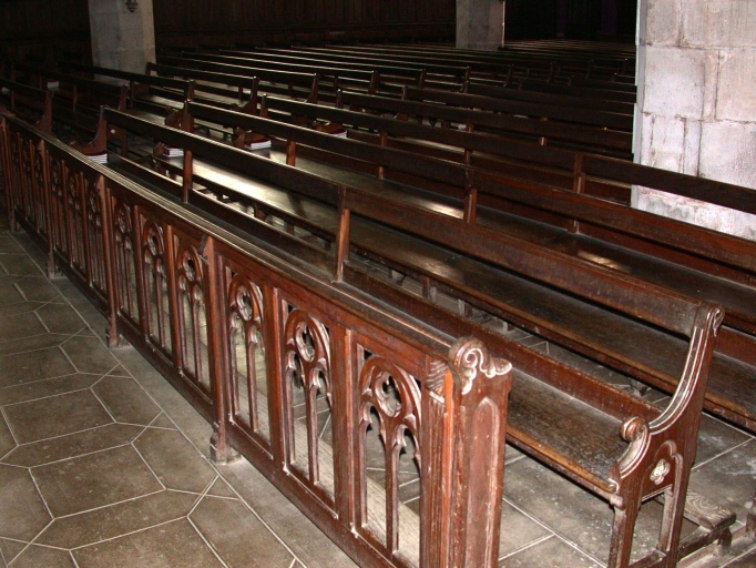 Ensemble de 144 bancs de fidèles et 6 agenouilloirs