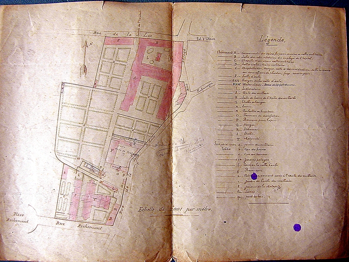 Couvent des soeurs de la Charité, dit Petit-Couvent, puis maison d'arrêt, puis hôpital civil et militaire, puis lycée Lesage,rue de la Loi ; rue Lesage (Vannes)