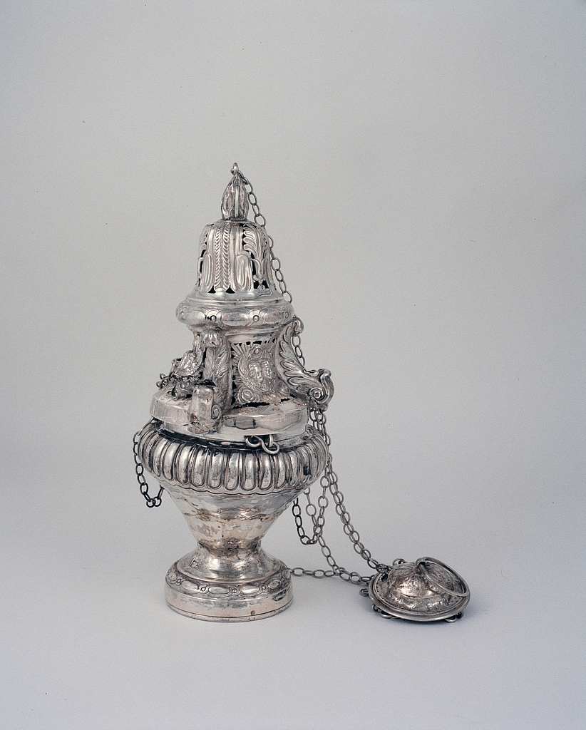 Encensoir, navette à encens, abbaye de bénédictins Saint-Gildas, de bénédictins de la congrégation de Saint-Maur, de soeurs de la charité de Saint-Louis (Saint-Gildas-de-Rhuys)