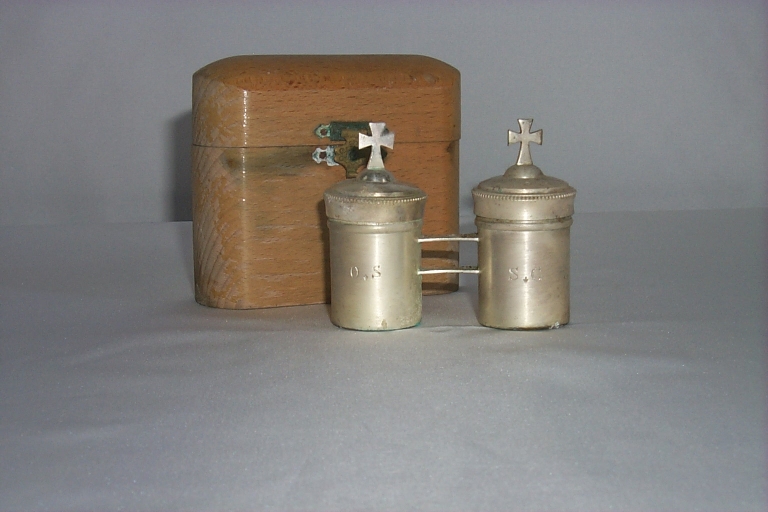Ampoule à saint Chrême, ampoule à sainte huile, coffret aux saintes huiles