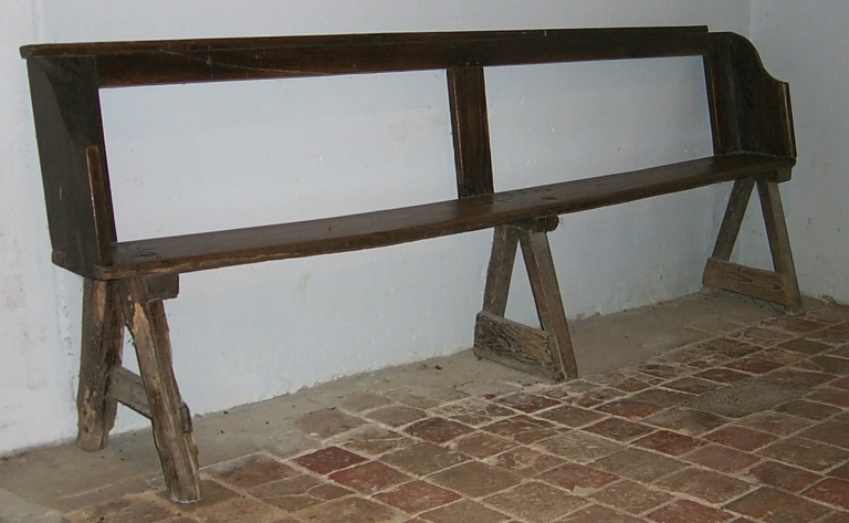 Ensemble de 5 bancs d'église et 3 fausses stalles