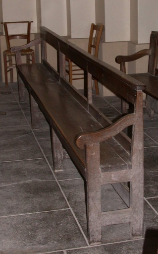 Ensemble de 9 bancs de fidèles
