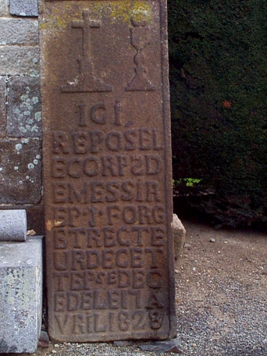 Dalle funéraire 3