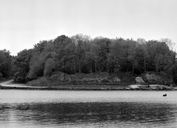 Château fort de Lanvaux, près de l'étang de la Forêt (Brandivy)