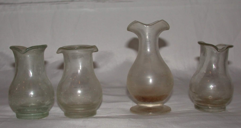 Paire de burettes et deux burettes