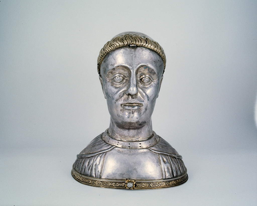 Reliquaire morphologique (chef-reliquaire) : saint Gildas, abbaye de bénédictins Saint-Gildas, de bénédictins de la congrégation de Saint-Maur, de soeurs de la charité de Saint-Louis (Saint-Gildas-de-Rhuys)