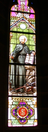 Ensemble des 4 verrières à personnages des baies 1, 3, 5, 7 : saint Augustin, Sacré Coeur, saint non identifié, saint Ignace, et des 2 verrières décoratives des baies 9 et 11