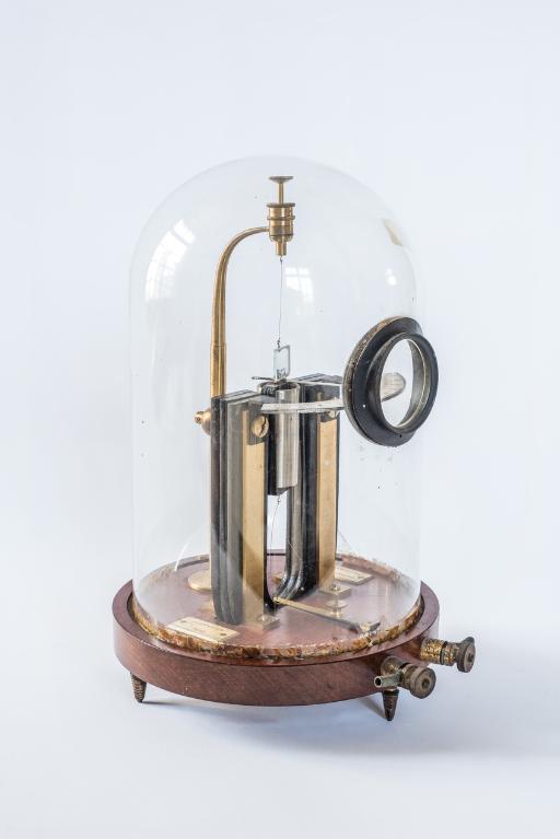 Présentation de la collection d'instruments scientifiques du lycée Émile Zola, Avenue Jean Janvier (Rennes)
