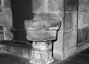 Bénitier (de milieu), église paroissiale Notre-Dame-de-Lorette (Séglien)