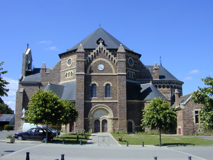 Église paroissiale Saint-Maxent, place du Roi Salomon (Maxent)