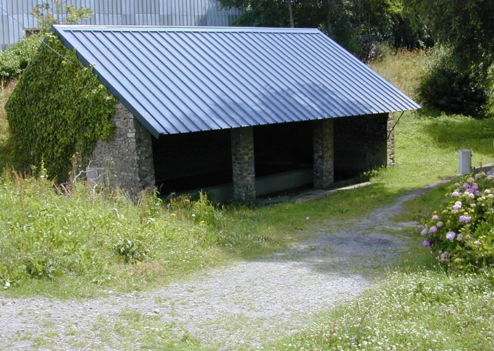 Lavoir, rue de Cornouaille (Sizun)