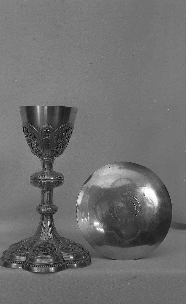 Calice, patène (4), église paroissiale Saint-Pierre, Saint-Paul (Evran)