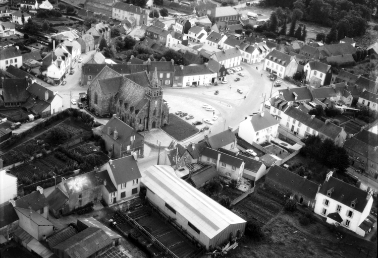 Eglise paroissiale Saint Pierre (Maël-Carhaix)