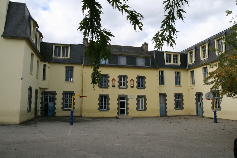 École maternelle et primaire privée Sainte-Anne, 8 rue Graveran (Crozon)