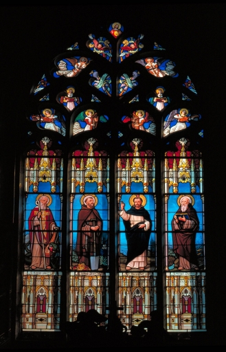Verrière (maîtresse-vitre ; verrière à personnages) : Saint Méen ; Saint Durlot ; Saint Fiacre ; Saint Vincent Ferrier