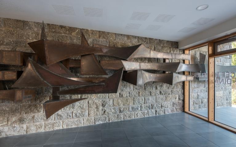 La décoration au titre du 1% du lycée hôtelier de Dinard, Yvon Bourges (Dinard)