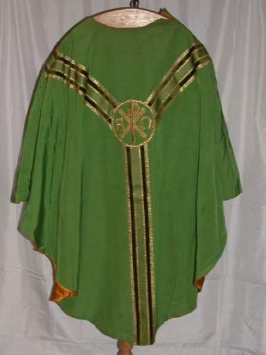 Ornement vert 1 : chasuble, voile de calice