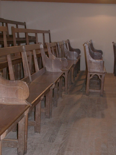 Ensemble de 15 bancs de fidèles
