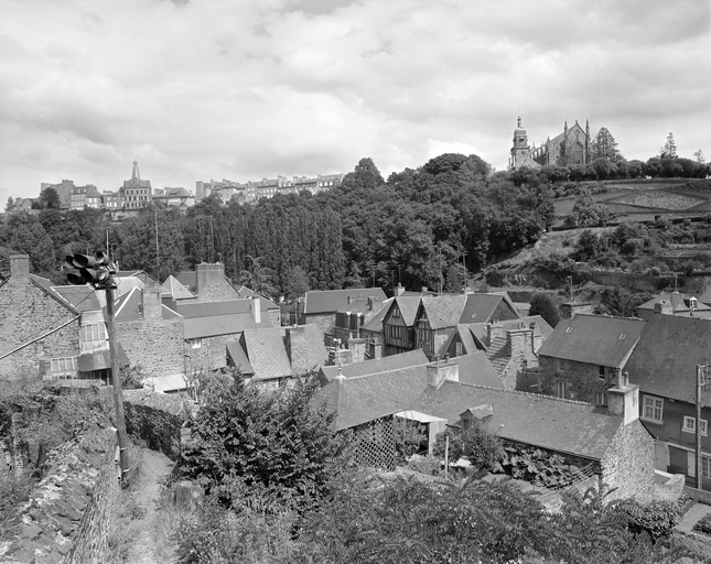 Les maisons et immeubles sur la commune de Fougères