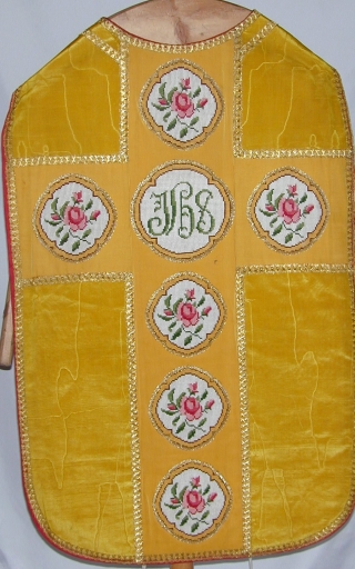 Ornement doré 2 : chasuble