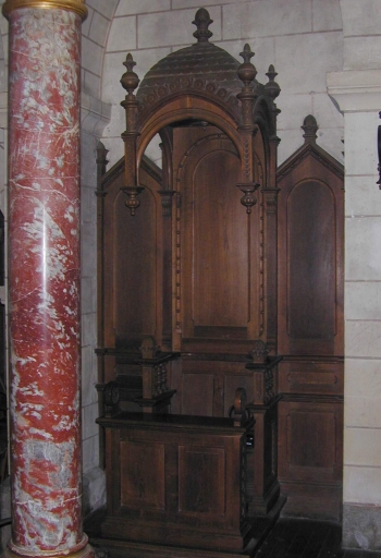 Stalles (2x3) ; fauteuil de célébrant ; lambris de revêtement