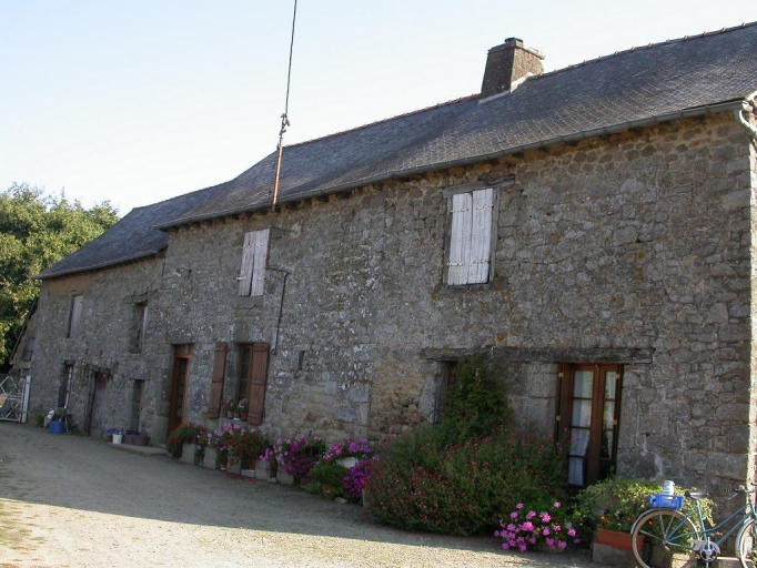 Alignement de trois maisons, la Coublère d'Abas (Saint-Symphorien)