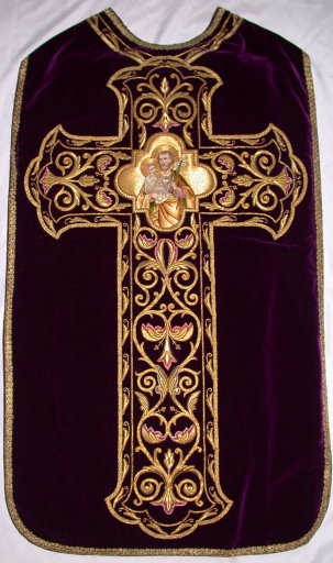 Ornement violet 1 : chasuble, bourse de corporal, manipule, voile de calice