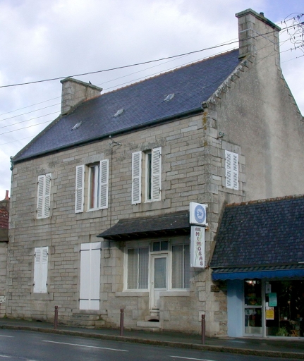 Maison, place de l'église (Trébeurden)