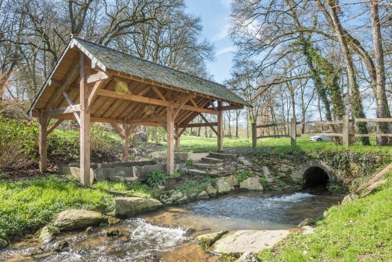 Lavoir dit doué, Pont-de-la-Messe (Le Quillio)