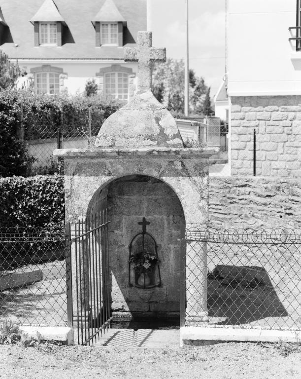 Fontaine de dévotion Saint-Symphorien, 14 rue Saint-Symphorien (Surzur)
