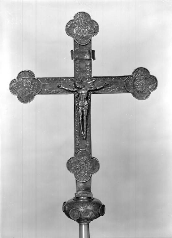 Croix de procession, église paroissiale Notre-Dame (La Chapelle-Caro fusionnée en Val d'Oust en 2016)