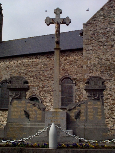 Croix monumentale, rue des Ecoles (Hirel)