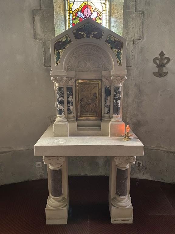 Ensemble du maître-autel : autel, tabernacle, exposition, gradin d'autel, église paroissiale Saint-Pierre, Saint-Paul (Loyat)